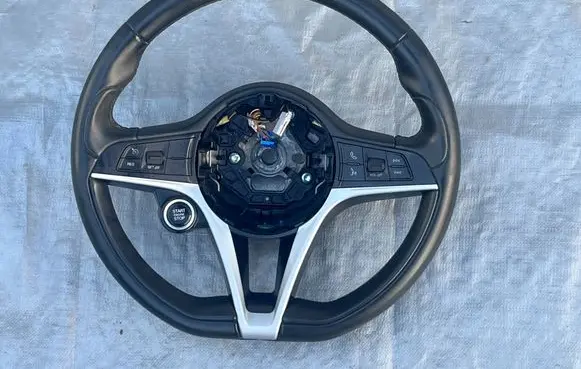Alfa Romeo Giulia Steering wheel