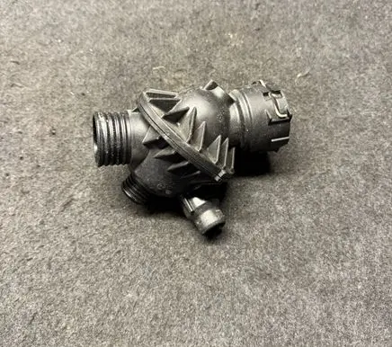BMW 4 F32 F33 Thermostat 16011901030 2394968 7598865