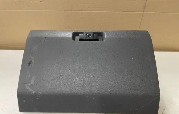 Glove box