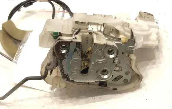 Subaru Legacy Front door lock
