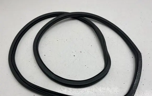 Volkswagen Jetta VII Front door rubber seal 17A86912A