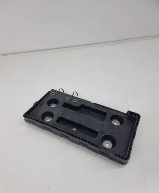 Volkswagen PASSAT B8 Battery tray 3q0804869