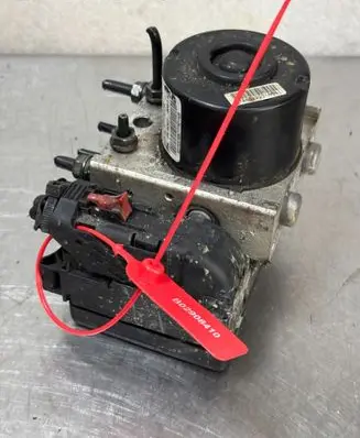Volkswagen Golf V Master brake cylinder