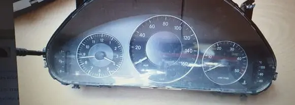 Mercedes-Benz E W211 Speedometer (instrument cluster) A2115405947