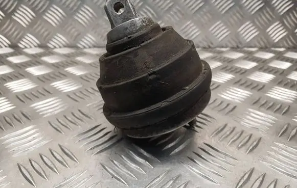 BMW 5 E39 Engine mount bracket