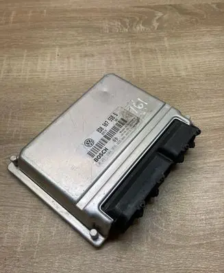 Volkswagen PASSAT B5 Engine control unit/module ECU 8D0907558S 0261204956