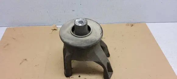 Volkswagen Transporter - Caravelle T5 Engine mount bracket 7H0199849