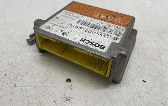Volkswagen Touareg I Airbag control unit/module 0285001733 3D0909601E