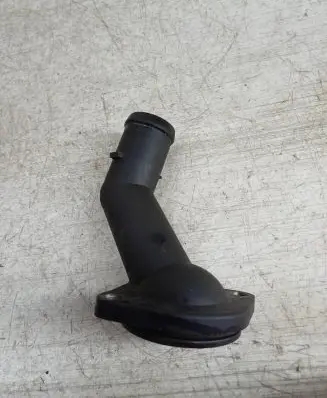 Volkswagen PASSAT B6 Engine coolant pipe/hose 06A121121C 038121121D