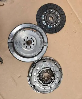 Volkswagen Transporter - Caravelle T5 Dual mass flywheel 415027110