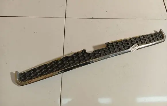 Chevrolet Captiva Front bumper lower grill 96442715