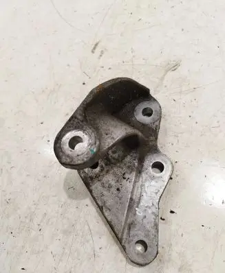 Engine mounting bracket