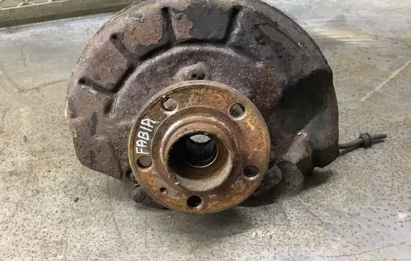Skoda Fabia Mk2 (5J) Front wheel hub