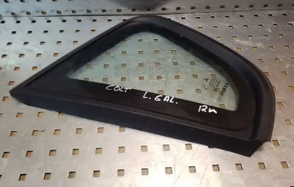 Mitsubishi Colt Rear side window