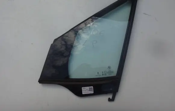 BMW 2 Active Tourer U06 Front door window glass four-door 8496283