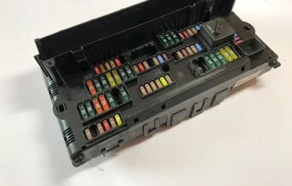 BMW 7 F01 F02 F03 F04 Fuse module 9151320 915132003 017033442D