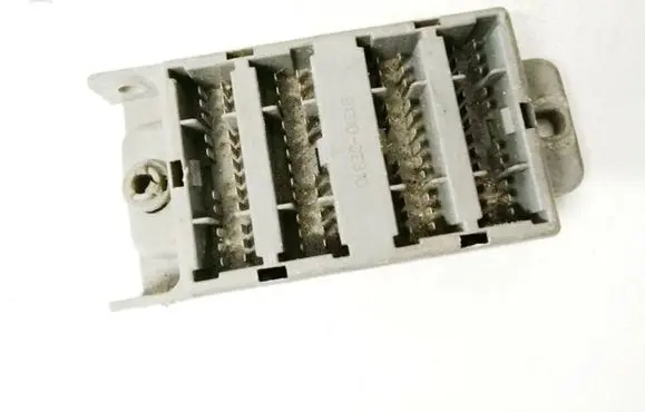 KIA Sorento Fuse box set 913103E810 91310-3E810
