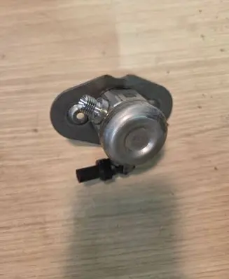 BMW 3 F30 F35 F31 Fuel injection high pressure pump 7642466 BMW1351 0679391