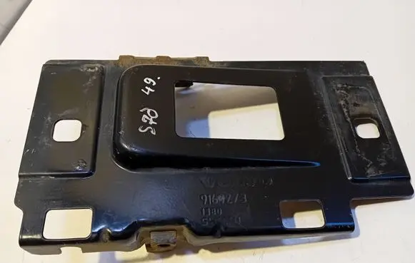 Volvo S70 V70 V70 XC Front bumper mounting bracket 9169273