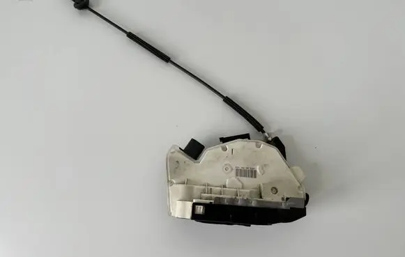 Volkswagen Amarok Rear door lock 5N0839016D