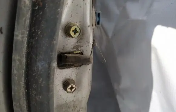 Mitsubishi L200 Front door check strap stopper 