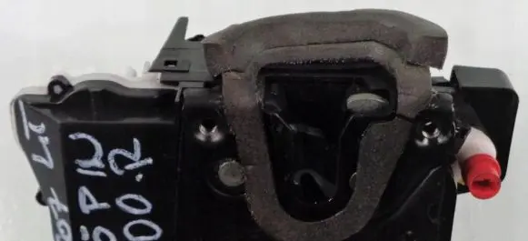 Peugeot 607 Rear door lock 5818330