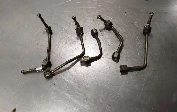 Opel Vectra C Fuel injector supply line/pipe 