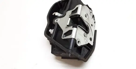 BMW X3 E83 Front door lock 7202145