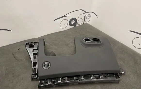 Maserati Levante Dashboard lower bottom trim panel 670047404 105883251C EA00AA785262