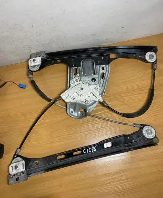 Mercedes-Benz C W203 Front door electric window regulator A2208204542 C1095