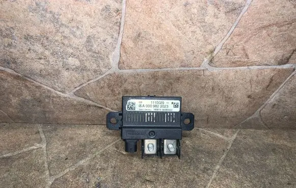 Mercedes-Benz E W212 Other relay A0009822023