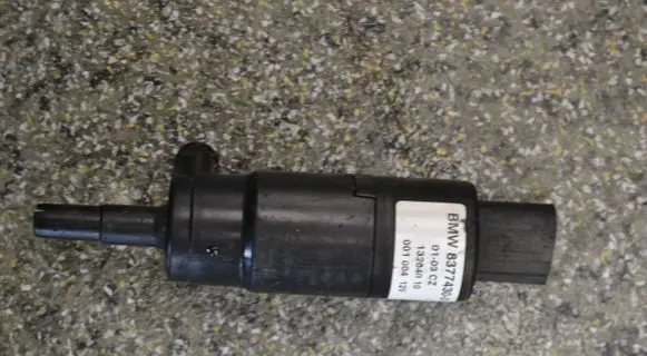 BMW 3 E46 Headlight washer pump 8377430