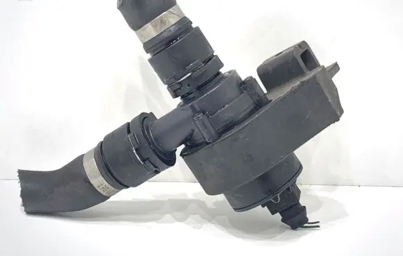 BMW 5 E60 E61 Oil filter mounting bracket 6917700