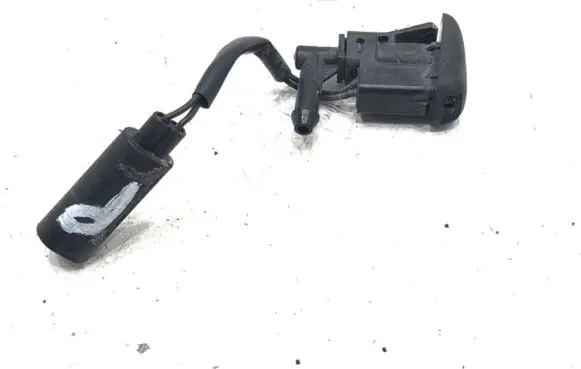 BMW X3 E83 Windshield washer spray nozzle 7110851