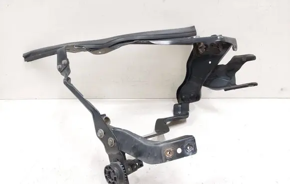 Mercedes-Benz C W204 Headlight/headlamp mounting bracket 204626045 PP204626045