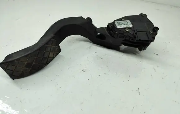 Volkswagen PASSAT B5.5 Accelerator throttle pedal 6PV00837603 8D1721523F