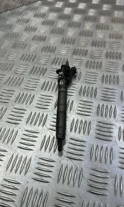 Volvo S60 Fuel injector 31272690