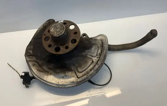 Mercedes-Benz E W211 Front wheel hub
