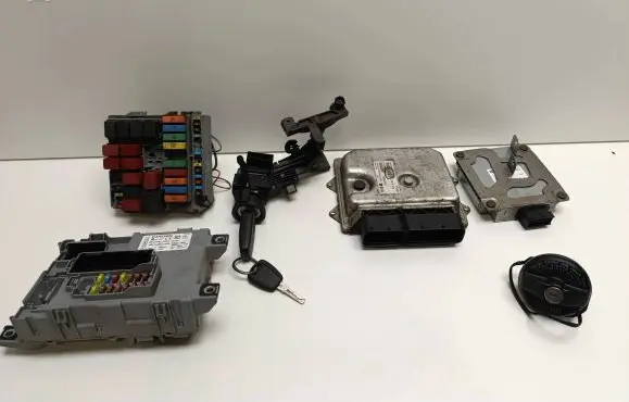 Fiat Fiorino Engine ECU kit and lock set 55257724 B9W3H84P 28410744