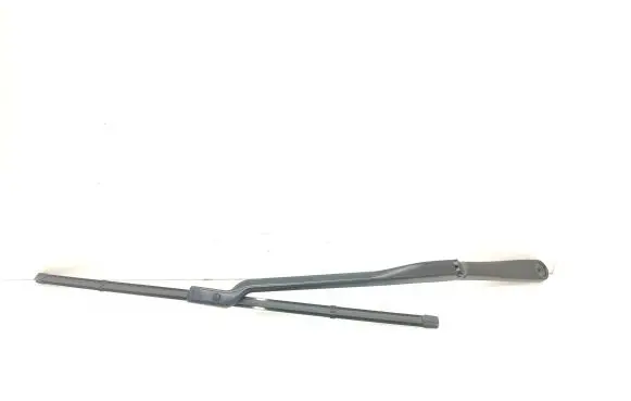 BMW 5 G30 G31 Front wiper blade arm 946386502