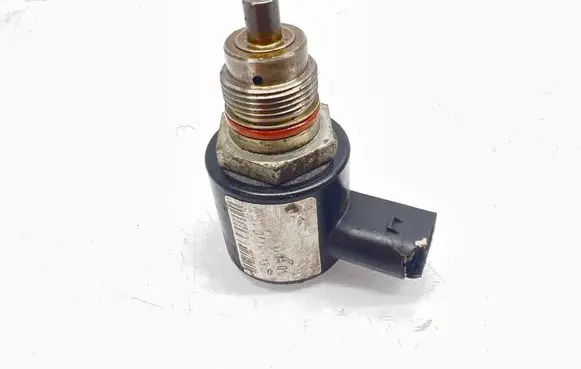 Mercedes-Benz E W212 Fuel pressure regulator 9307Z515A