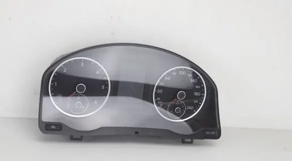 Volkswagen Tiguan Speedometer (instrument cluster) 5N0920872A