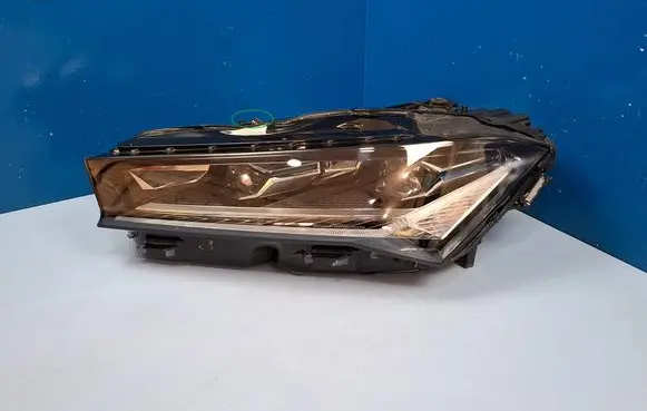 Skoda Superb B9 Headlight/headlamp 3P1941015B LF77309