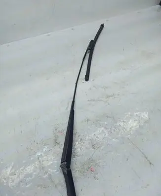 Volkswagen Polo V 6R Front wiper blade arm