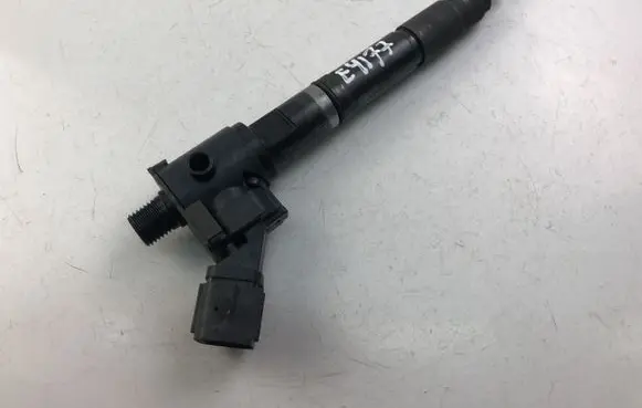 Volvo V70 Fuel injector 31405404