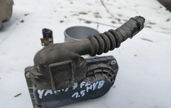 Toyota Yaris Throttle valve 2203047040
