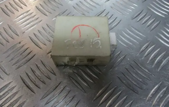 Toyota Avensis T250 Central locking relay 89741-05070