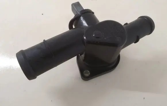 Volkswagen Touran I Engine coolant pipe/hose 06A121133AL
