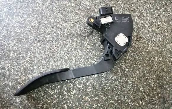 Nissan Juke I F15 Accelerator throttle pedal 18712A 180021KM0A