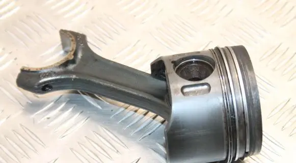 Mercedes-Benz CLK A209 C209 Piston 
